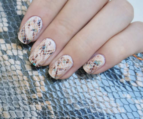 指彩系列《時尚蛇紋》現在應景蛇年還來的及嗎（笑）