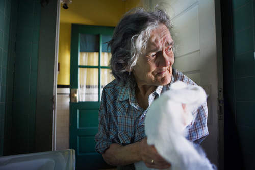 《阿茲海默症》攝影集 要多多關懷他們喔T^T 《阿茲海默症》攝影集 要多多關懷他們喔T^T