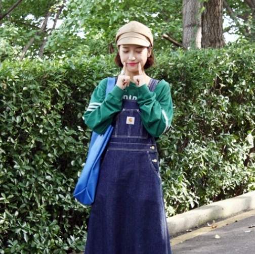 韓國街拍《吊帶風》秋冬也來俏皮一下~ 韓國街拍《吊帶風》秋冬也來俏皮一下~