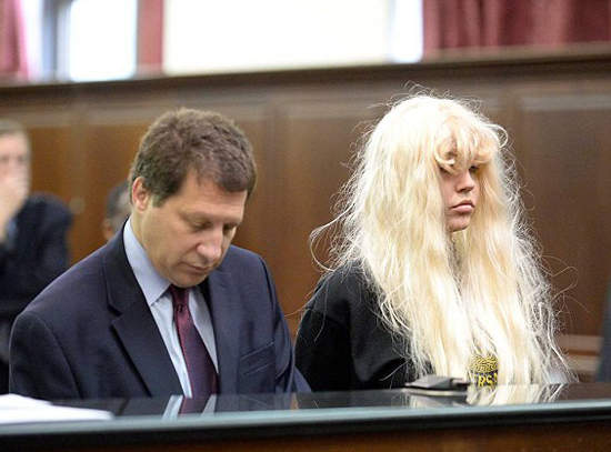 《足球尤物》亞曼達拜恩斯 最近的行為終於超過琳賽蘿涵了....