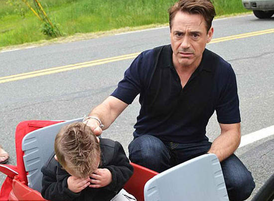 看到「小勞勃道尼」後失望到哭出來的小孩是為什麼(拍拍)