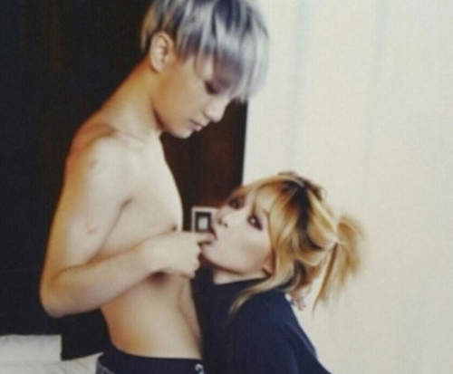 《泫雅》未公開版性感照外流，這些姿勢也太引人遐想(//▽//)