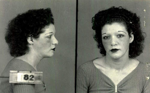 1940年代《老鴇檔案照》意外有股莫名的喜感XDDD