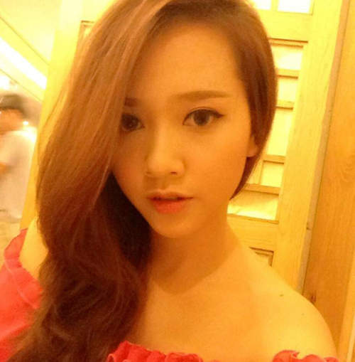 越南美少女歌手 以後讀書希望留學到越南的請舉腳~ 越南美少女歌手 以後讀書希望留學到越南的請舉腳~