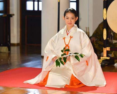 國民美少女《吉本實憂》化身神職巫女,好漂亮 ☺ 國民美少女《吉本實憂》化身神職巫女,好漂亮 ☺