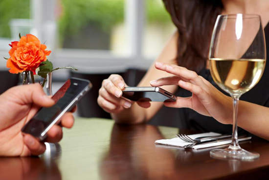 《惡作劇訊息》考驗情侶間的互信程度 《惡作劇訊息》考驗情侶間的互信程度