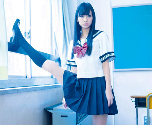 I字腿美少女　那奈　第一本寫真集腳翹高高發售中