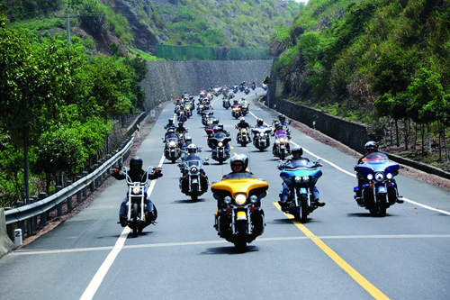 《哈雷遊行》這場面真是太壯觀了蹦蹦崩～