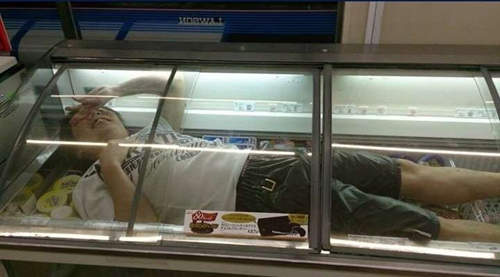 亂入《便利商店冰箱》裡乘涼的後果是? 亂入《便利商店冰箱》裡乘涼的後果是?