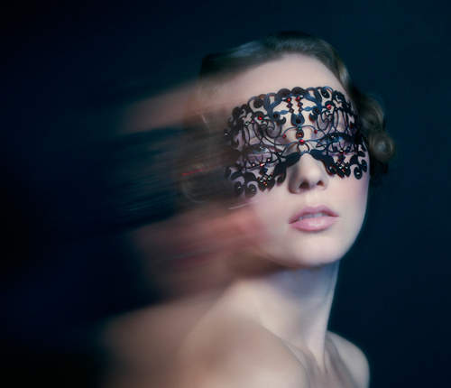 《臉部蕾絲貼》超華麗風格的趴體彩妝小物登場 《臉部蕾絲貼》超華麗風格的趴體彩妝小物登場