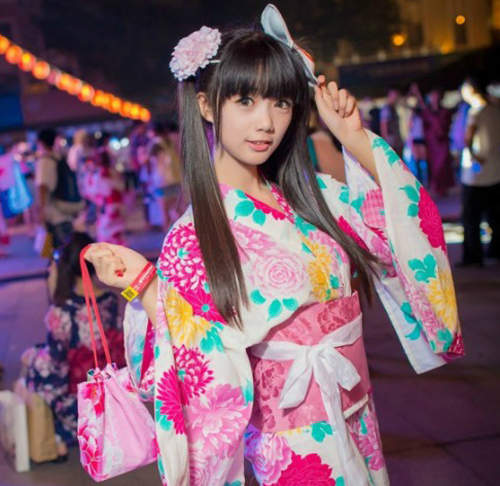 茶葉小果 嬌小身材萌點十足的COSPLAY美眉 茶葉小果 嬌小身材萌點十足的COSPLAY美眉