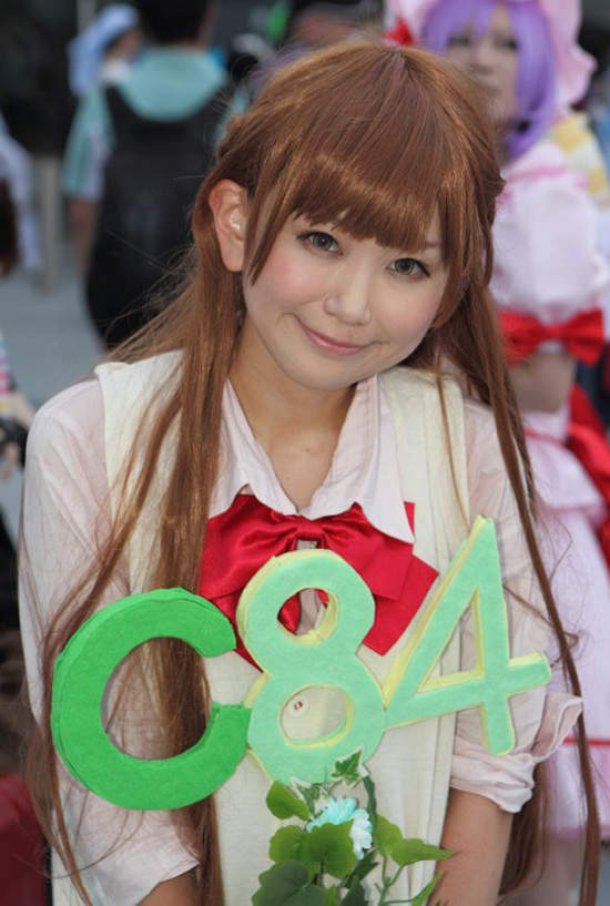 《C84 COSPLAY》40度高溫中依然熱血..太厲害了..