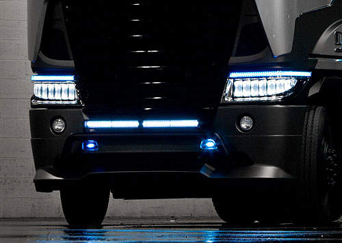 《變形金剛4》戴姆勒最新2014年式拖車頭初登場~ 《變形金剛4》戴姆勒最新2014年式拖車頭初登場~