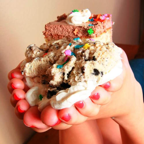 《腳盛甜點》這樣吃起來有比較香嗎? 《腳盛甜點》這樣吃起來有比較香嗎?