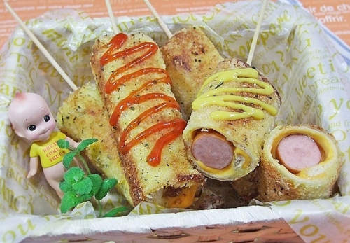 香噴噴《吐司熱狗》簡單料理也很美味( ̄﹁ ̄) 香噴噴《吐司熱狗》簡單料理也很美味( ̄﹁ ̄)