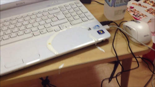 《雞蛋冰淇淋》食用時小心噴射～