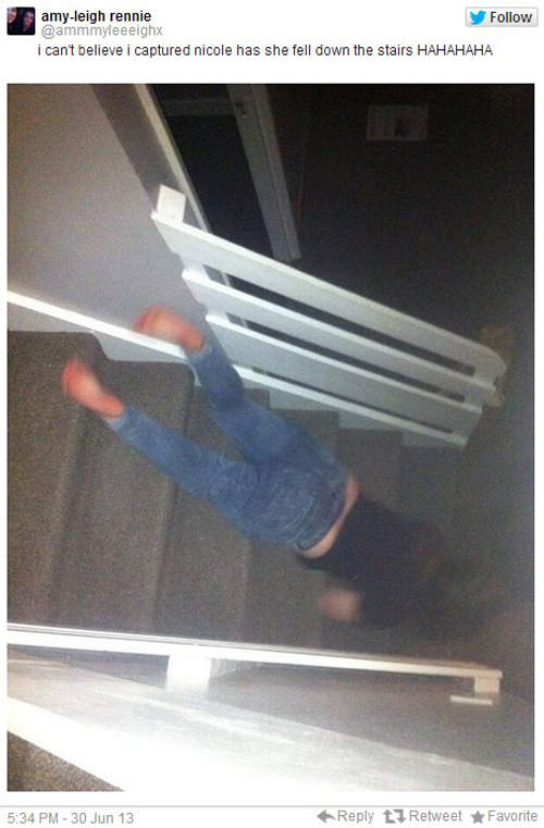 Twitter《樓梯仆街照》大流行~今天你仆了嗎⊙_⊙(誤)? Twitter《樓梯仆街照》大流行~今天你仆了嗎⊙_⊙(誤)?