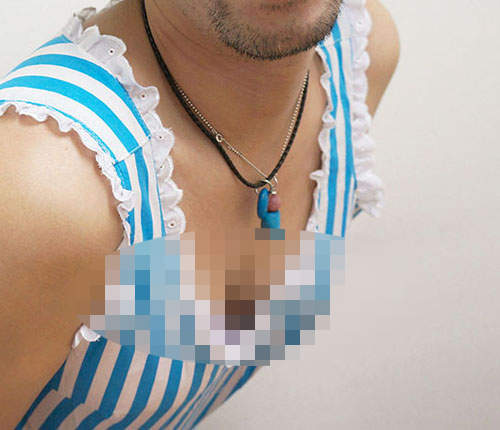 人妖傳授的《擠乳溝密技》是否也適用在男性身上呢?(嗯?) 人妖傳授的《擠乳溝密技》是否也適用在男性身上呢?(嗯?)