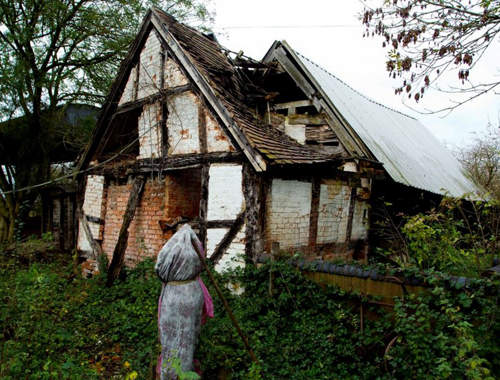 英國《廢墟農舍》有些傷痛，就讓它停留在那裏....