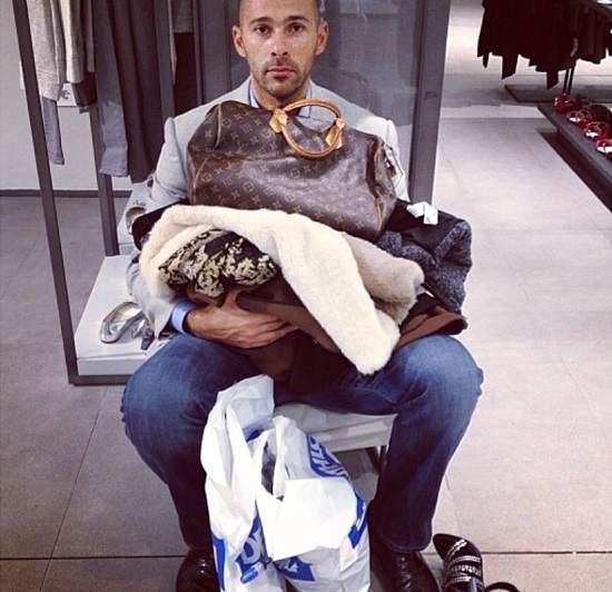 每個血拚的女人...背後都有一個無奈的男人 每個血拚的女人...背後都有一個無奈的男人