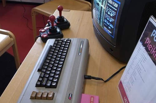 芬蘭的圖書館可以打電動？也太嗨了吧～（跳）