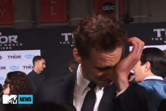 Tom Hiddleston在紅毯上哭哭？！誰欺負他準備面對迷妹怒火吧～
