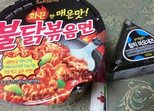 韓國新流行《泡麵+飯糰》吃法　重點是要加入...？