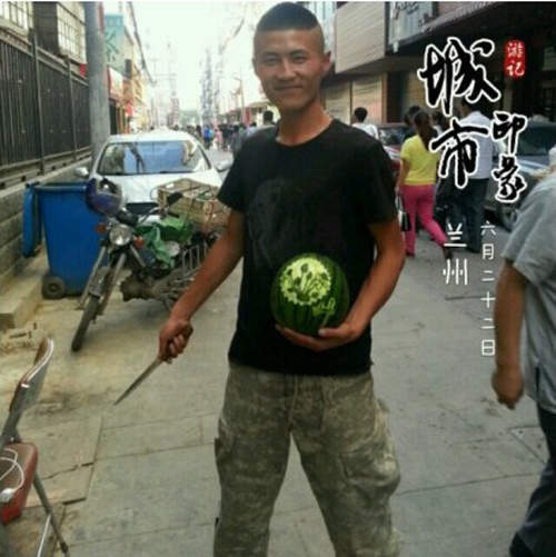 《西瓜王子》神手刻瓜  哥賣的是藝術啊~ 《西瓜王子》神手刻瓜  哥賣的是藝術啊~