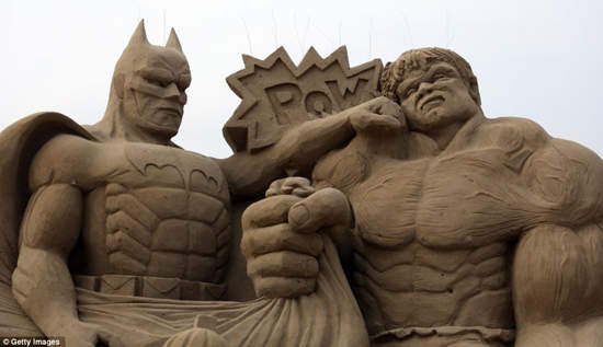 《電影沙雕》只有在這裡看得到蝙蝠俠pk浩克 《電影沙雕》只有在這裡看得到蝙蝠俠pk浩克