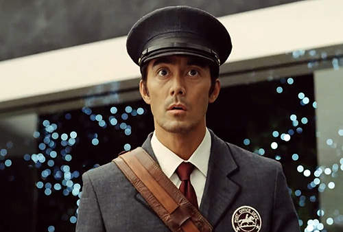 阿部寬x堺雅人《Toyota Prius PHV》新年式廣告車車都吸睛