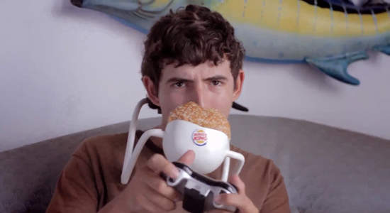 《方便吃漢堡》不用雙手拿漢堡也可以吃