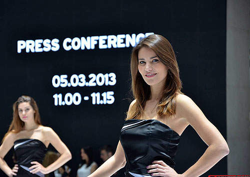 《日內瓦車展》換個口味來看看賞心悅目的美女們吧~ 《日內瓦車展》換個口味來看看賞心悅目的美女們吧~