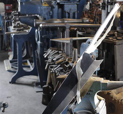 真實打造死神斬月刀　鍛治屋本來不想打造的．．．(攤手)