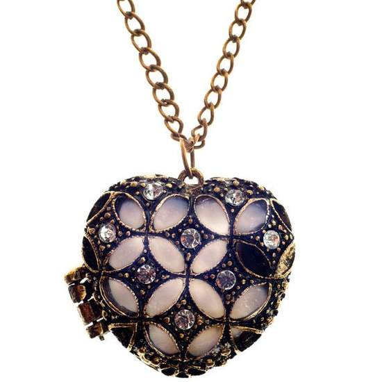 《母乳項鍊》為成為媽媽的自己留下一個紀念