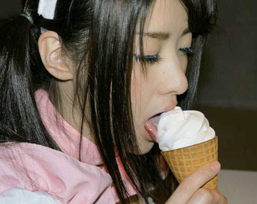 神谷惠里奈　今天教大家冰淇淋的三種吃法~