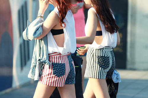 街拍《夏日活動衣著》小露才能成亮點～