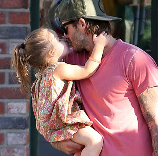 貝克漢家小公主《Harper Beckham》也要追隨老爸腳步踢足球嗎？