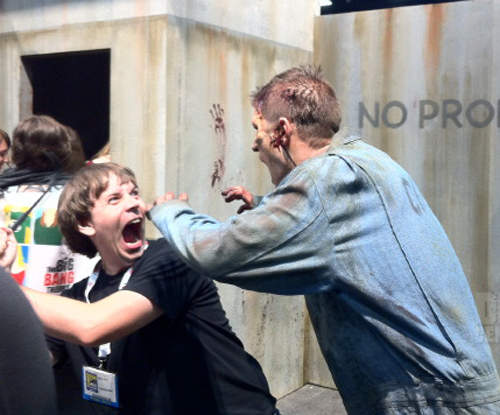 陰屍路的活屍展場 聖地牙哥動漫展內殭屍趴趴走  陰屍路的活屍展場 聖地牙哥動漫展內殭屍趴趴走