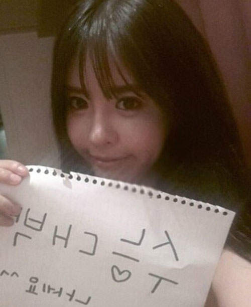 《乳溝妹》脫光應援？考生真是豔福不淺啊//▽//