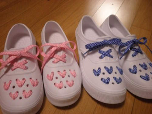 《洞洞鞋愛心綁帶》花幾分鐘就又是一雙新鞋了～