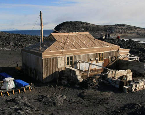 南極沙克爾頓營地 深埋在冰雪中的探險隊儲糧小屋 南極沙克爾頓營地 深埋在冰雪中的探險隊儲糧小屋