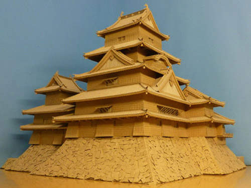 瓦楞紙松本城　用紙箱一片片搭出來的壯觀作品