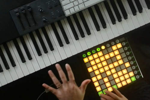 韓網路混音達人《TAK》聽到他的音樂就想跳舞(扭)