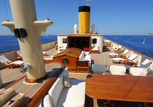 要價23億的《高級遊艇》搭不到也可以偷看一下XD