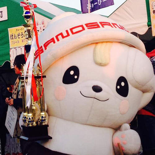 2013日本《吉祥物決選》冠軍怎麼看起來好好吃喔～(((^艸^)))