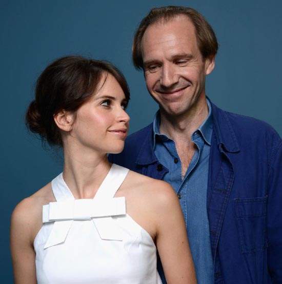 雷夫范恩斯自導自演《看不見的女人》當導演就是可以自己挑漂亮女角...(誤)