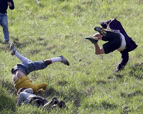 《英國滾起司比賽》長得圓比較容易得冠軍?! 《英國滾起司比賽》長得圓比較容易得冠軍?!