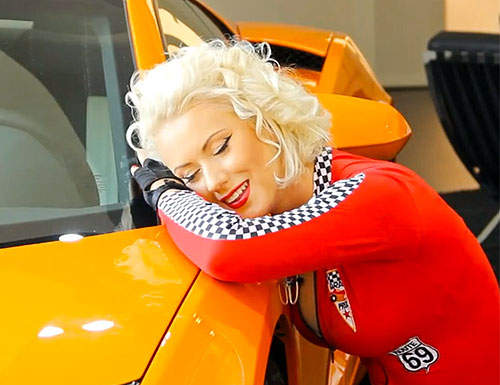 2013《花花公子年度風雲車》究竟兔女郎最喜歡哪輛車車呢? 2013《花花公子年度風雲車》究竟兔女郎最喜歡哪輛車車呢?