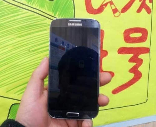 真假的?三星新機皇samsung Galaxy S4真機照 終於提前現身了!? 真假的?三星新機皇samsung Galaxy S4真機照 終於提前現身了!?