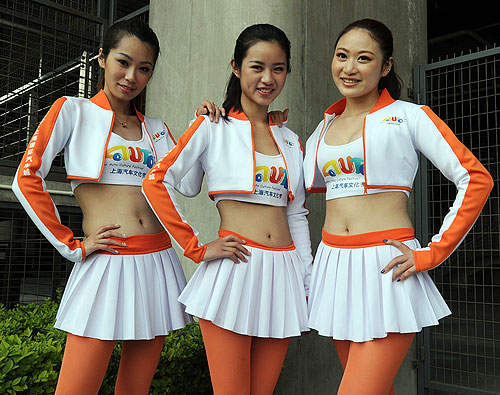 F1巴林站就在本週末~場上近身肉搏要小心喔 (汗) F1巴林站就在本週末~場上近身肉搏要小心喔 (汗)